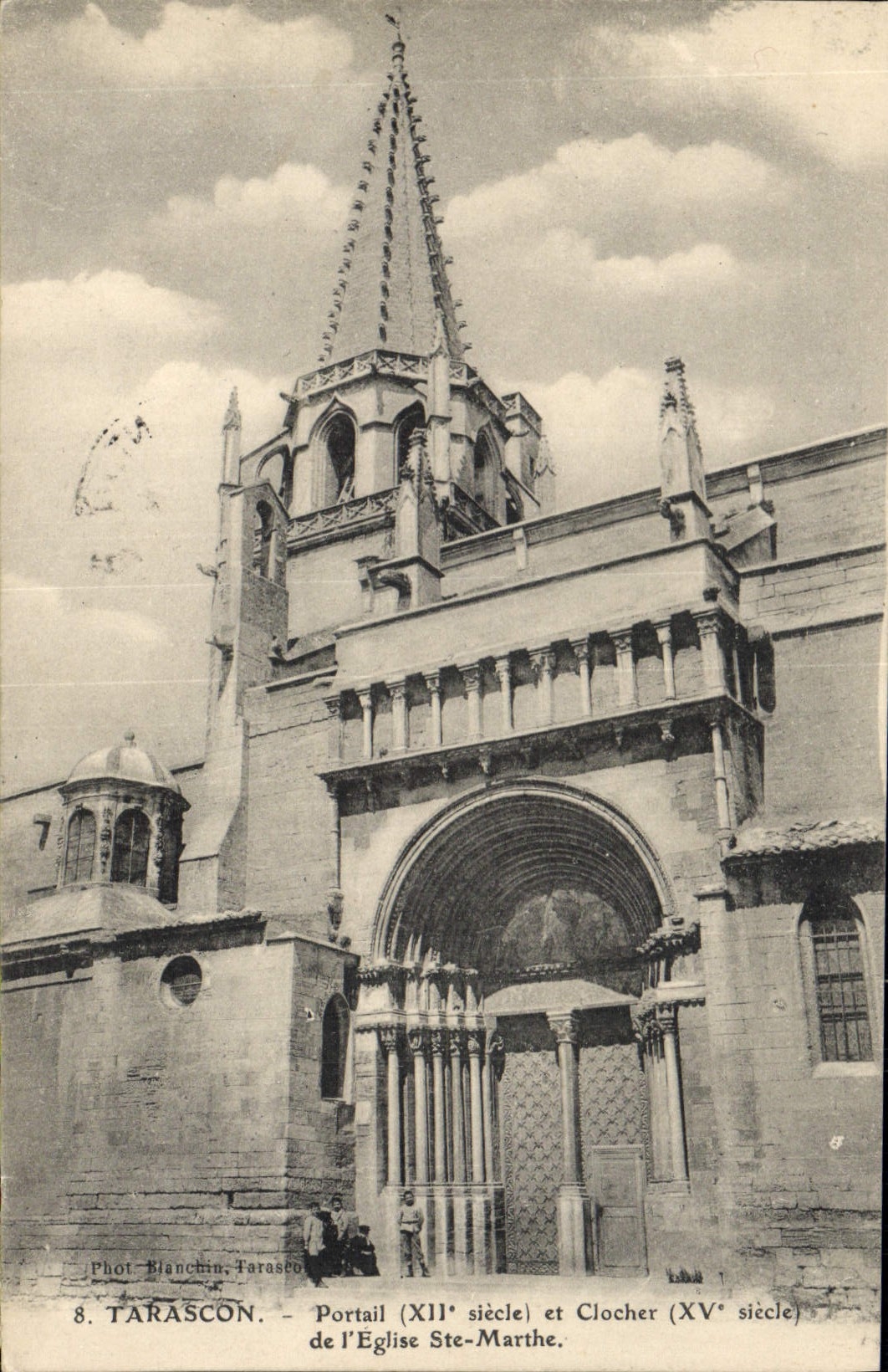 CPA Tarascon Portail et clocher de l'eglise Ste Marthe 