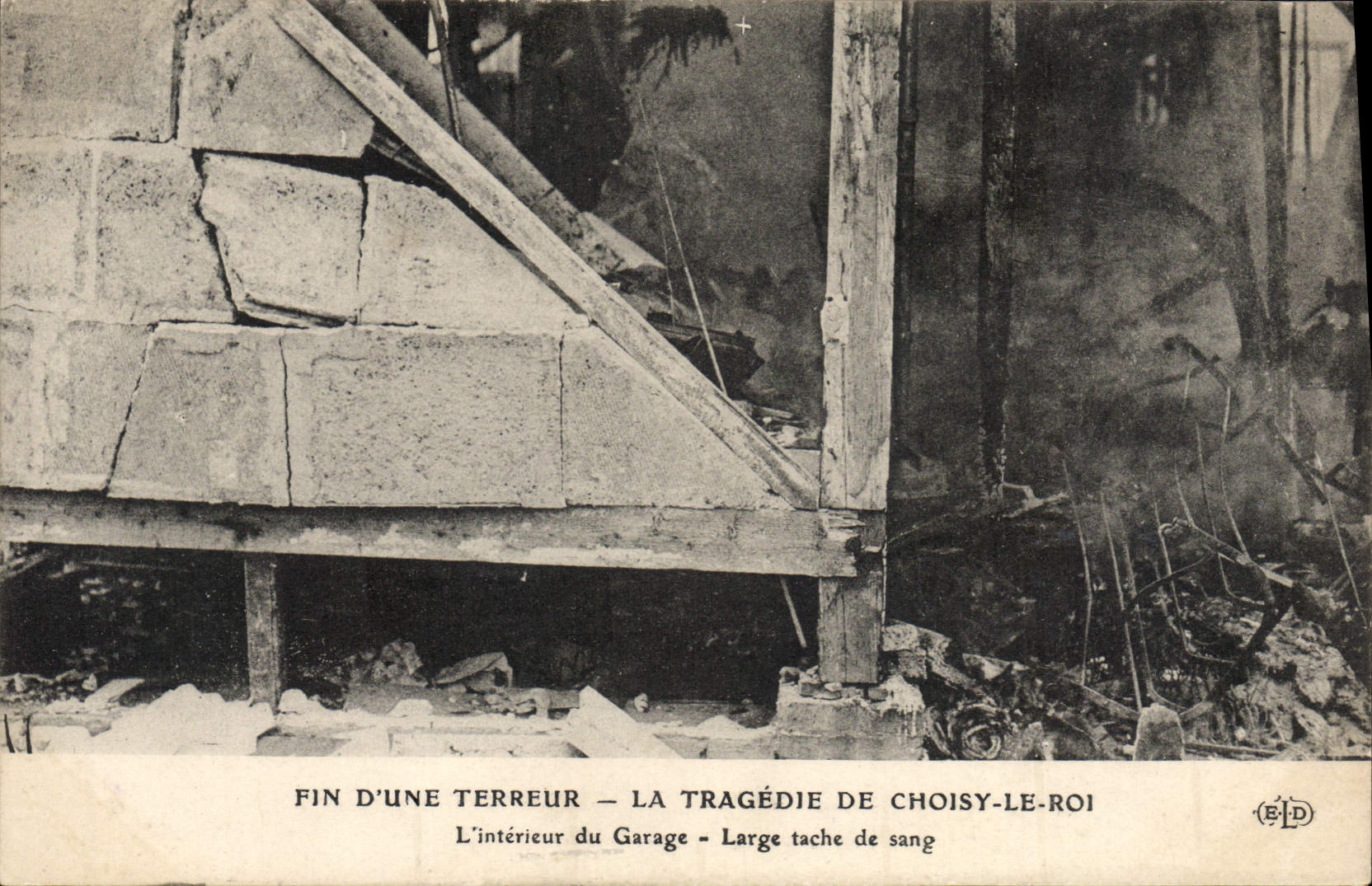 CPA Fin d'une terreur La tragedie de Choisy le Roi L'interieur du garage Large tache de sang