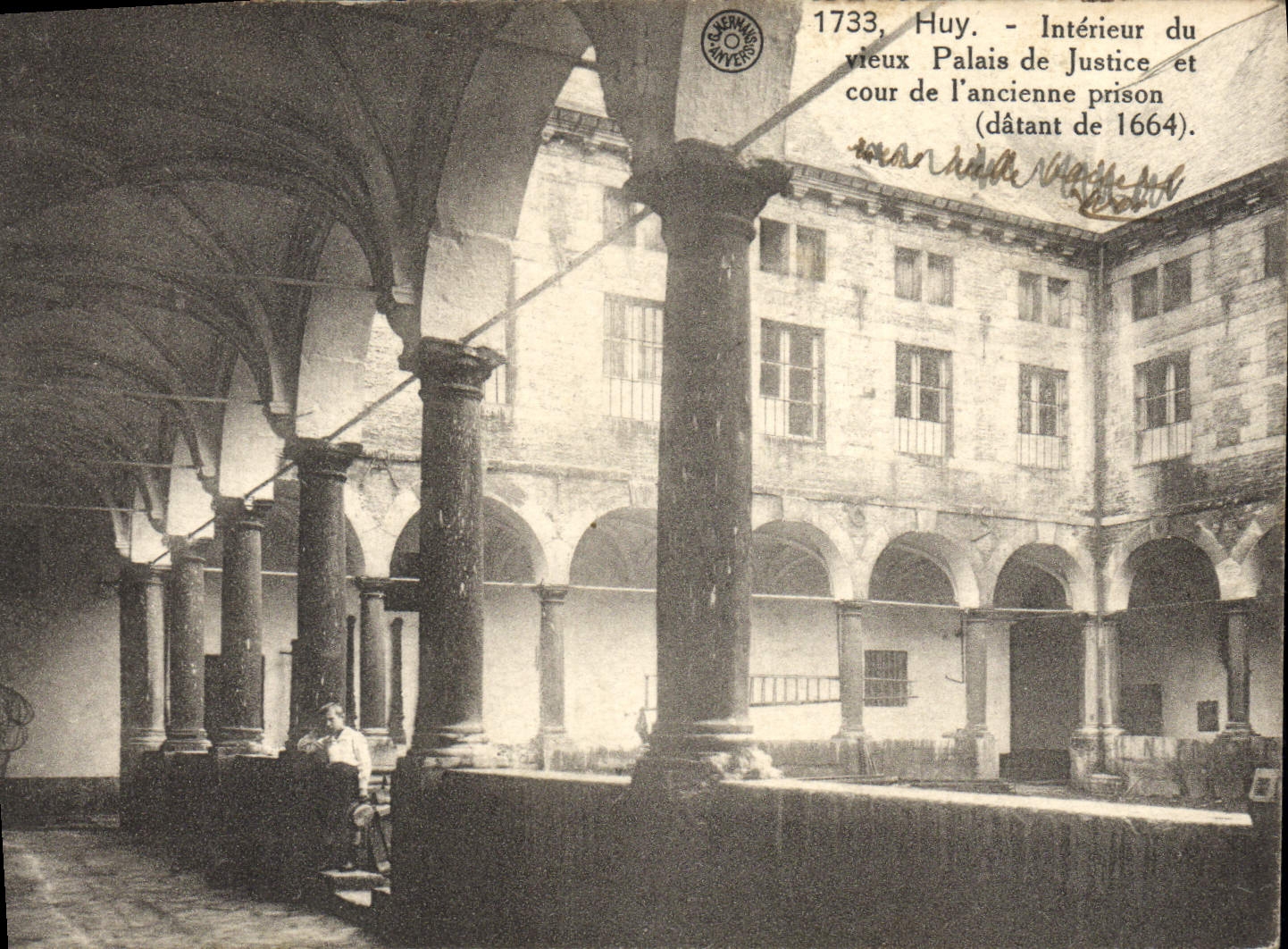 CPA Huy Interieur du vieux palais de justice et cour de l'ancienne prison