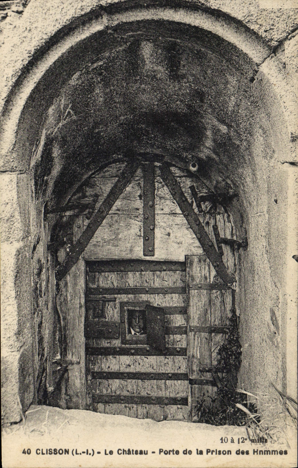 CPA Prison Clisson Le chateau porte de la prison des hommes