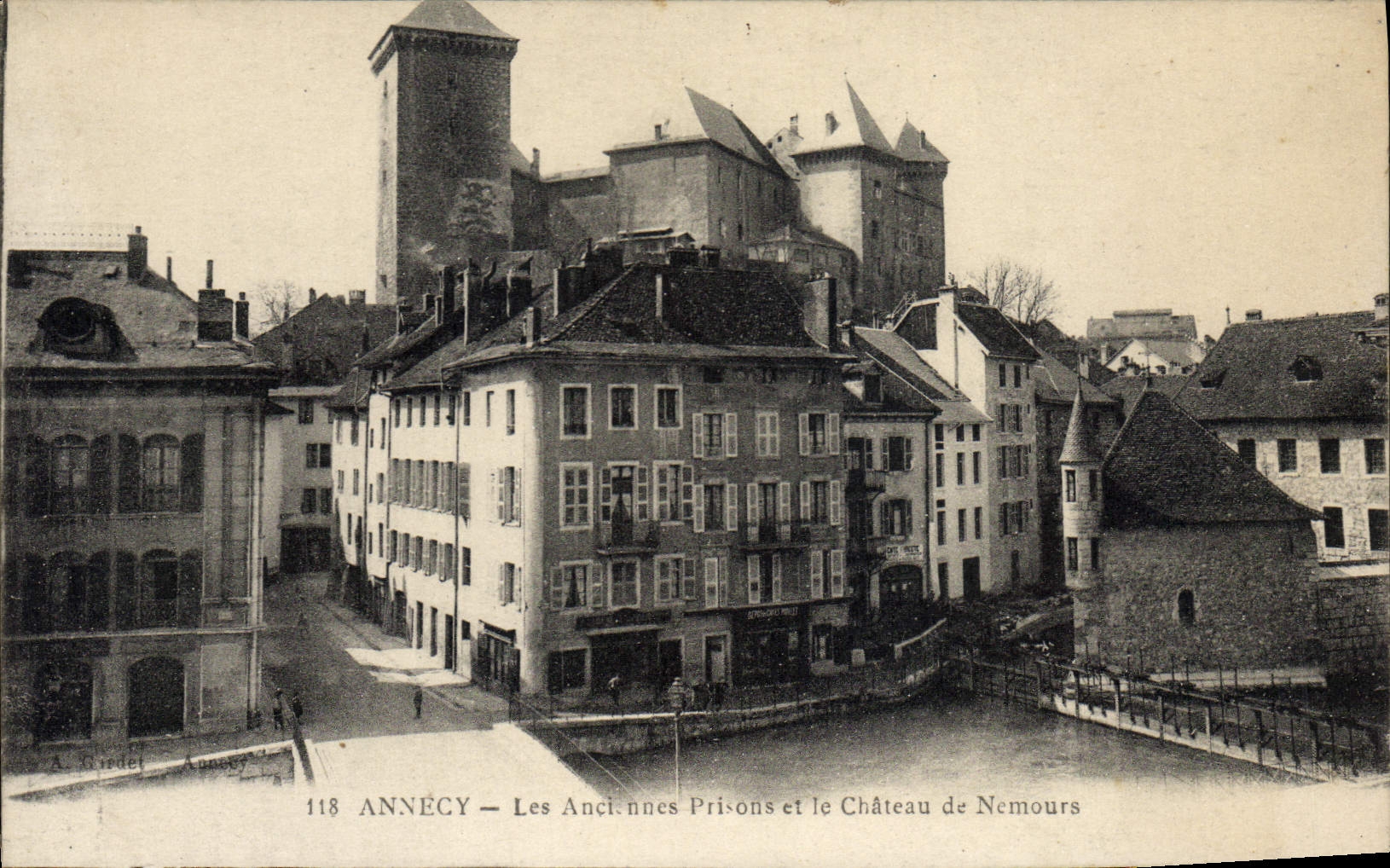 Prisiones viejas de la prisión de Annecy de la POSTAL de la VENDIMIA y el castillo de Nemours