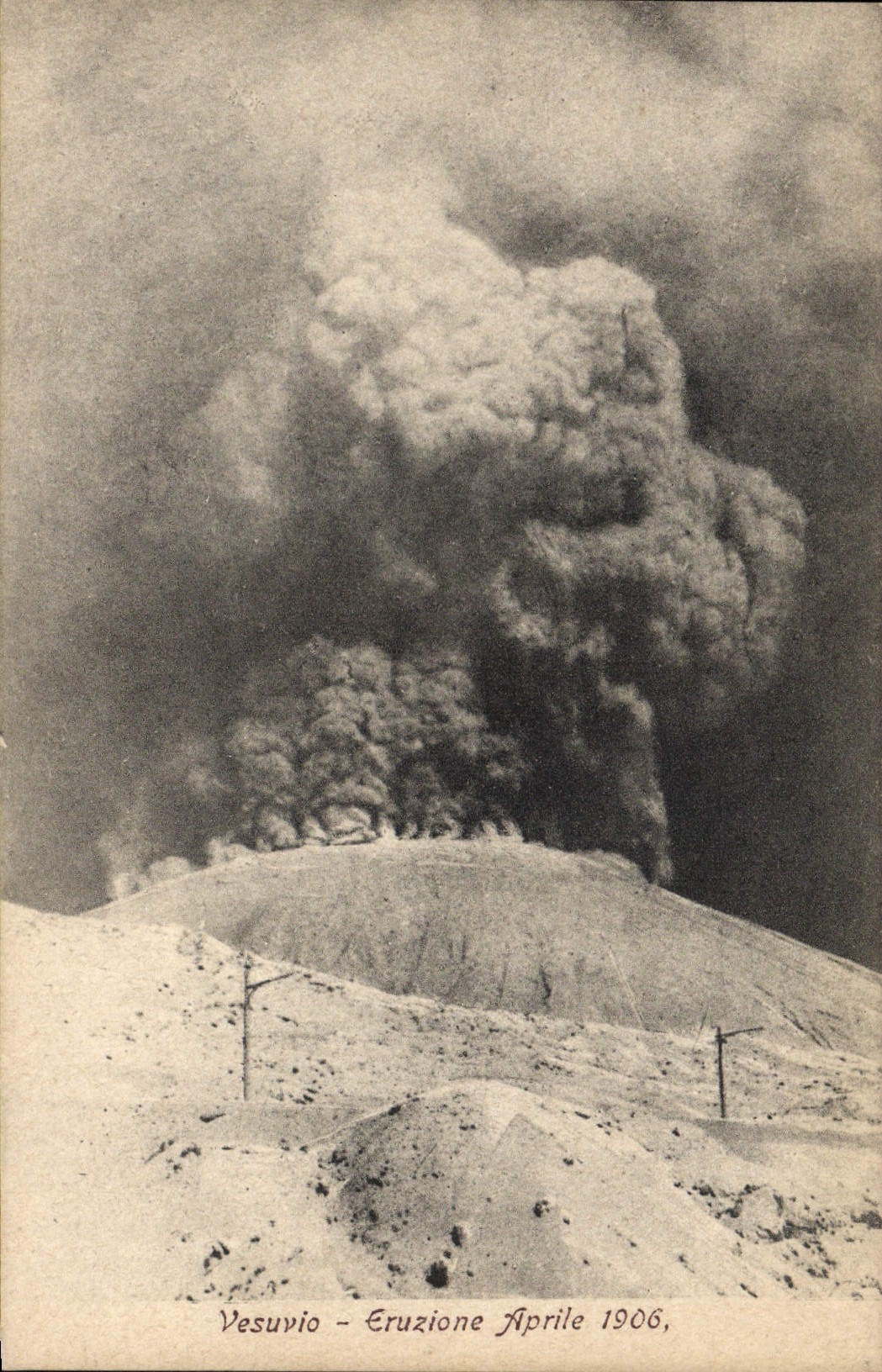 VINTAGE POSTCARD Volcano Vesuvio Eruzione Aprile 1906