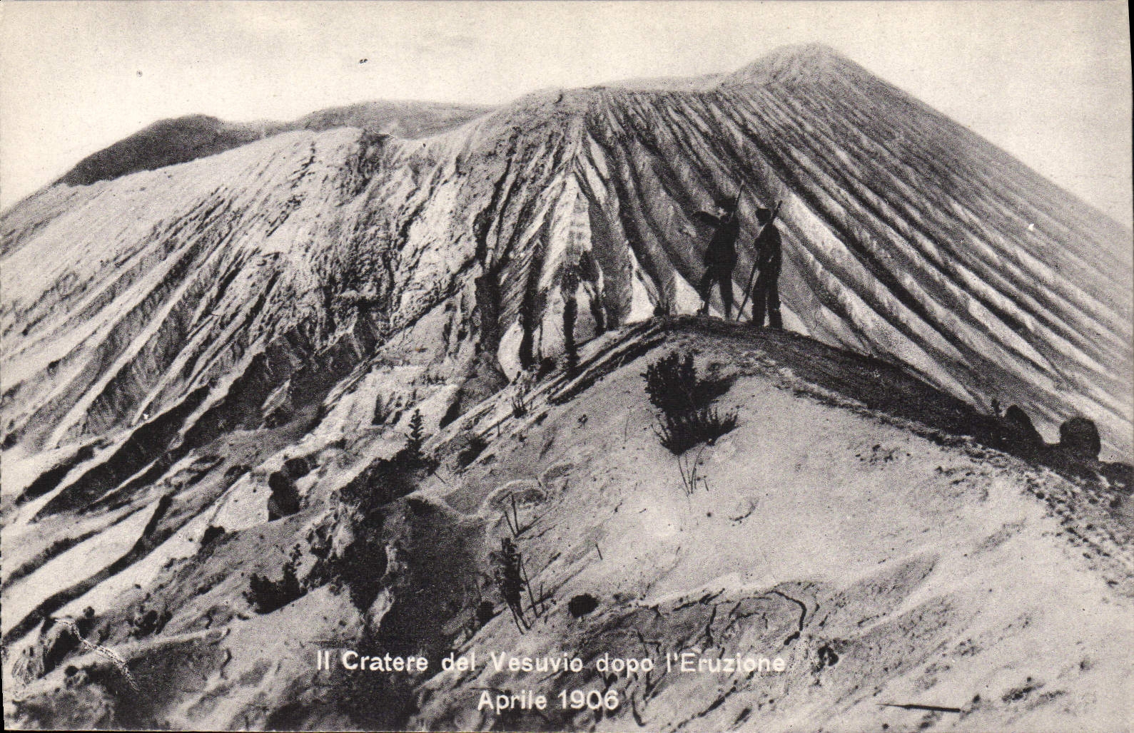 VINTAGE POSTCARD Volcano It crater del Vesuvio dopo the eruzione Aprile 1906
