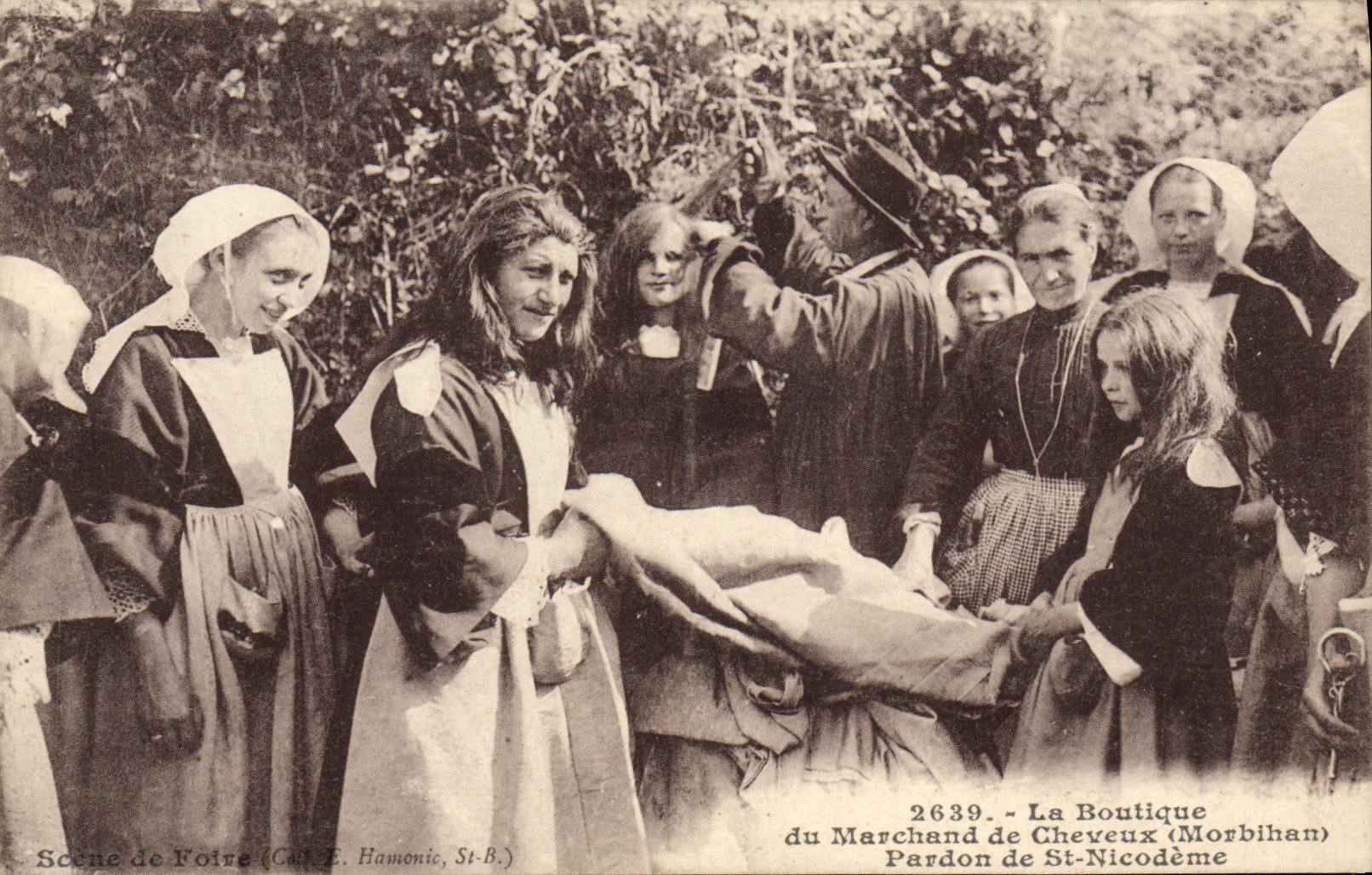 POSTAL de la VENDIMIA la tienda del comerciante del perdón de Morbihan del pelo de la TAPA del fabricante de la peluca del peluquero del St Nicdeme