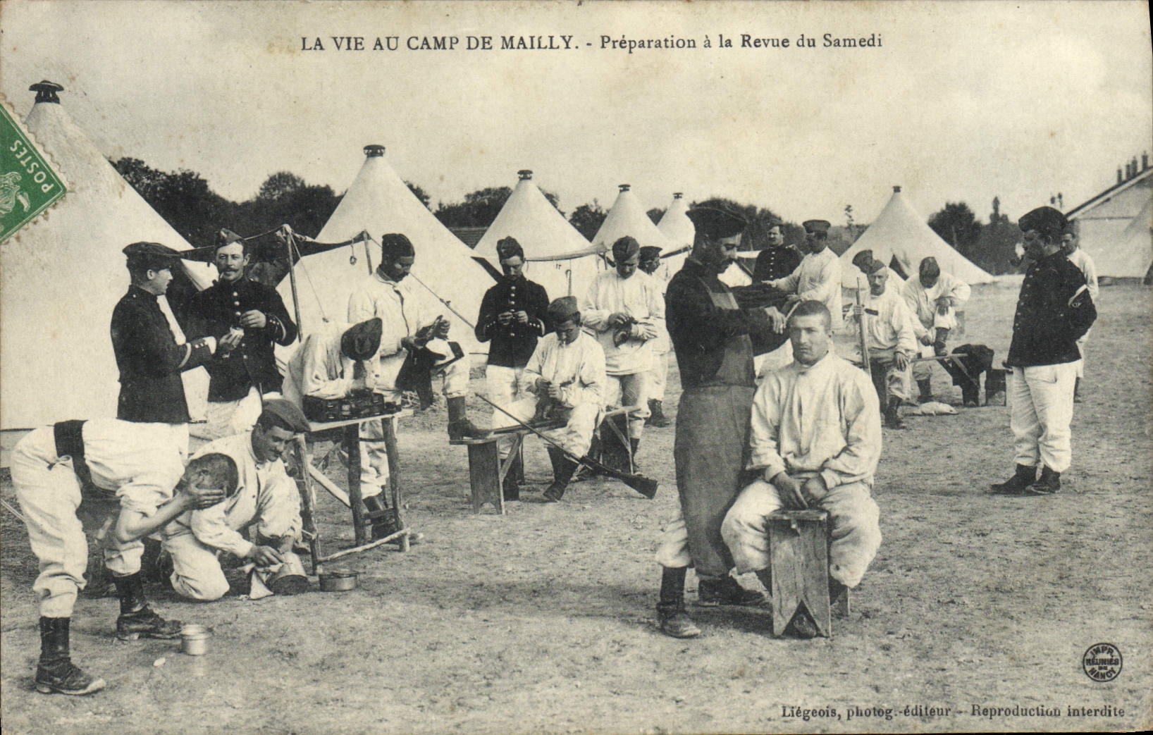 Vida del fabricante de la peluca del peluquero de Militaria de la POSTAL de la VENDIMIA con el campo de la preparación de Mailly a la revisión de sábado