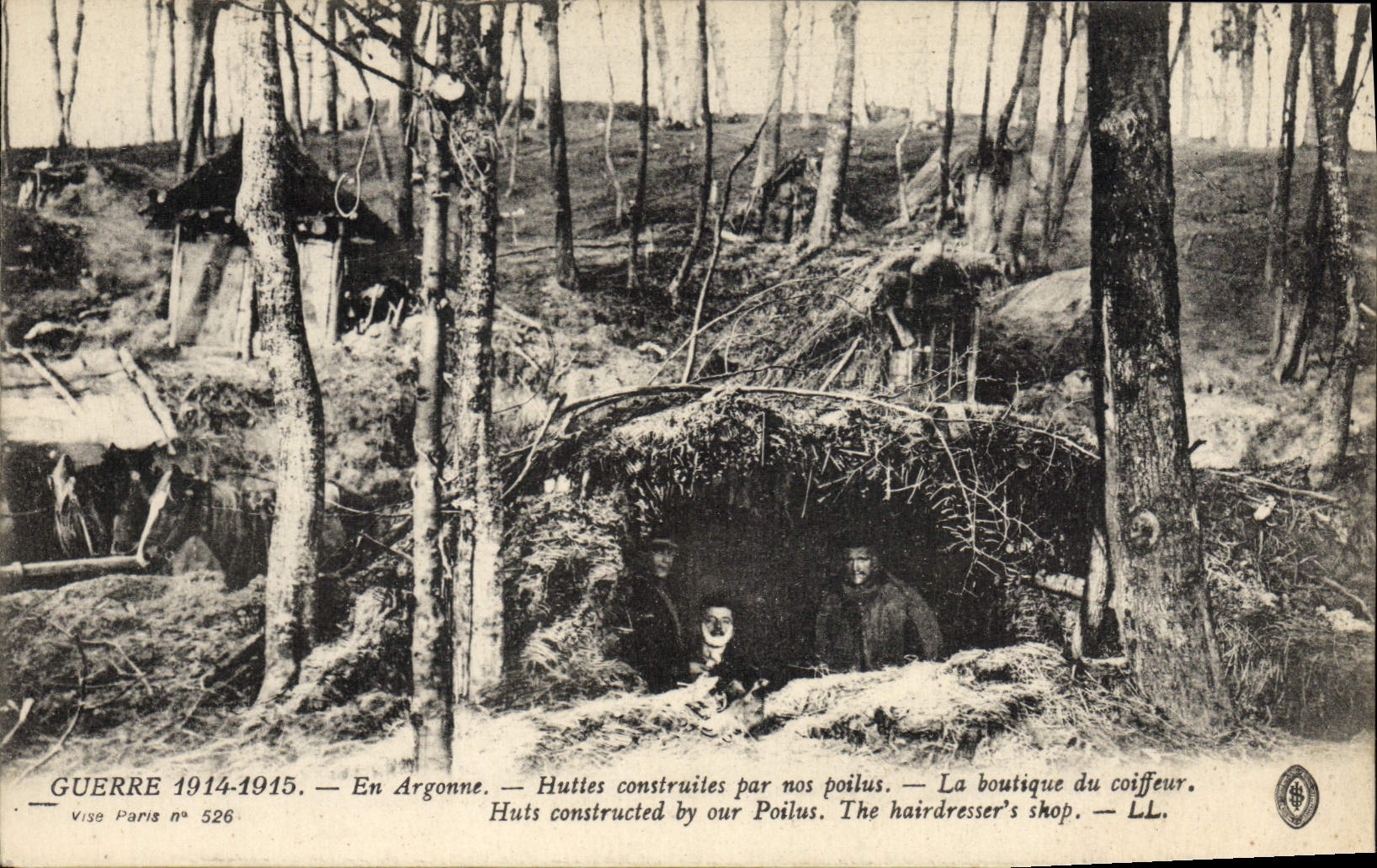 Fabricante de la peluca del peluquero de Militaria de la POSTAL de la VENDIMIA en las chozas de Argonne construidas por nuestra tienda melenuda del peluquero