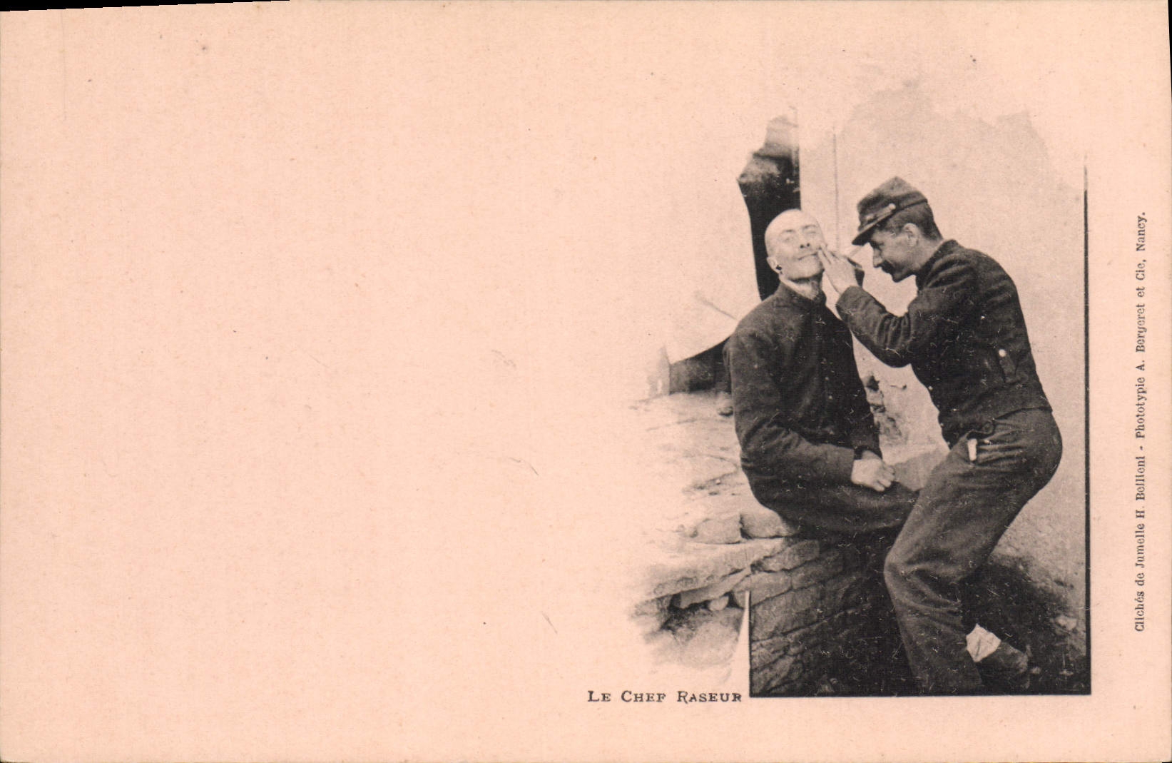 CPA Militaria Coiffeur Perruquier le chef raseur 