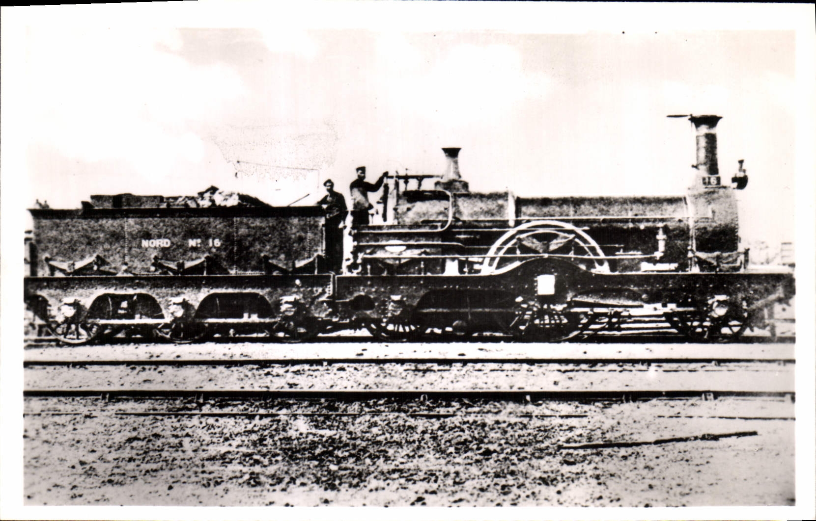 CPA Train Locomotive 16 de la Compagnie du Nord Type Sturrock Sharp et Roberts