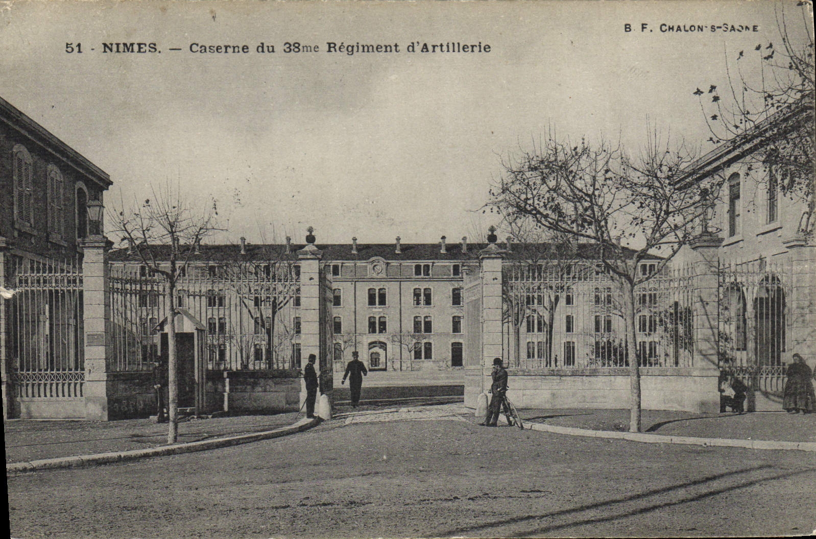CPA Militaria Nime Caserne du 38eme regiment d'artillerie