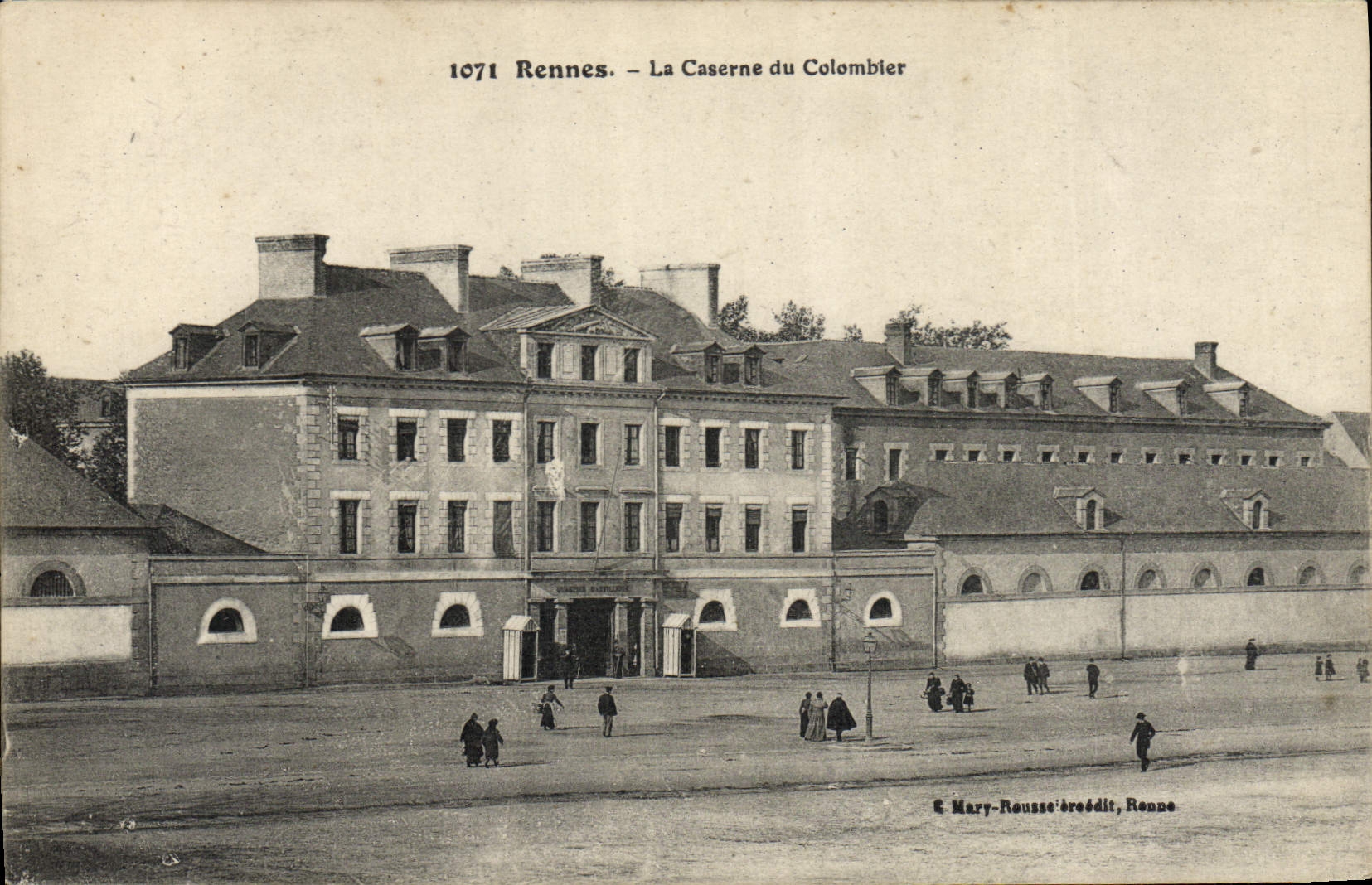 POSTAL Militaria Rennes de la VENDIMIA los cuarteles del dovecote