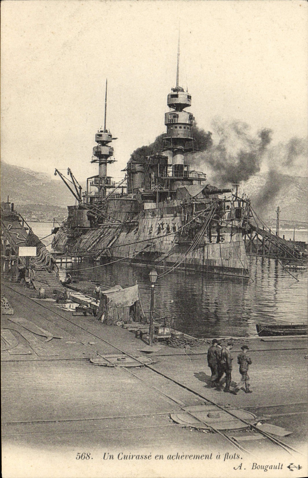 VINTAGE POSTCARD Bateau War an armor in completion has floods