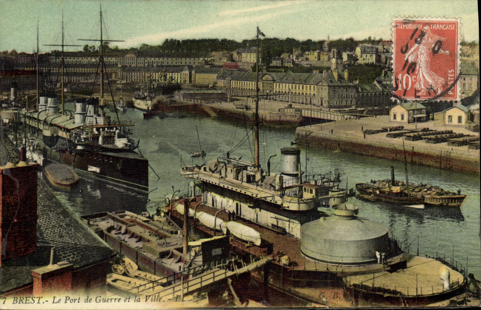 CPA Bateau Guerre Brest le port de guerre et la ville