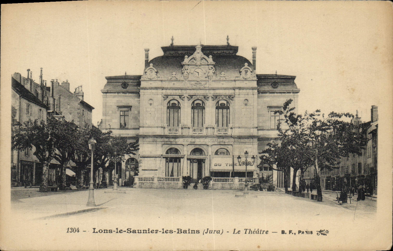 VINTAGE POSTCARD the Lons Theater Saulnier