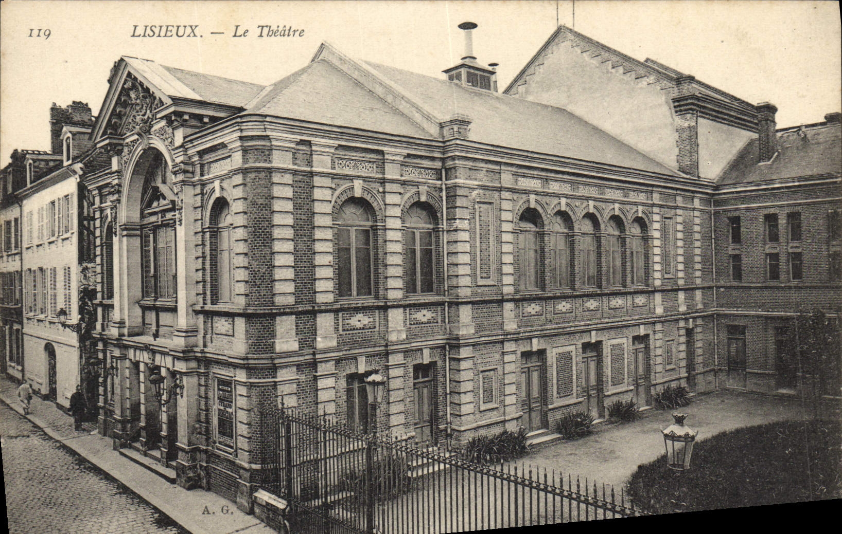CPA Lisieux Le Theatre 
