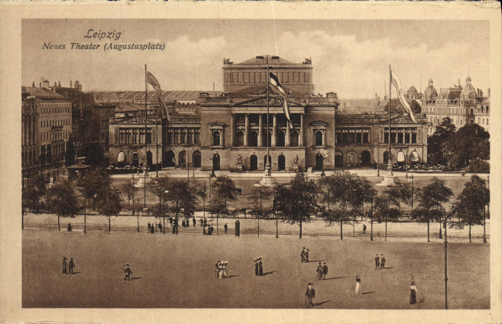 VINTAGE POSTCARD Leipzig Neues Theater Augustisplatz