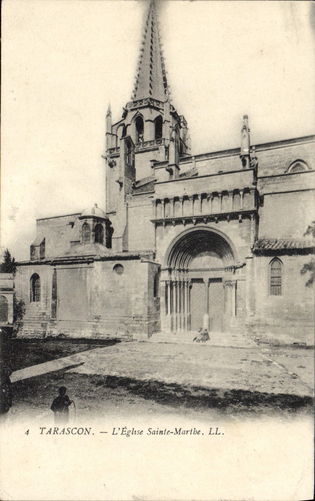 CPA Tarascon L'Eglise Saint Marthe