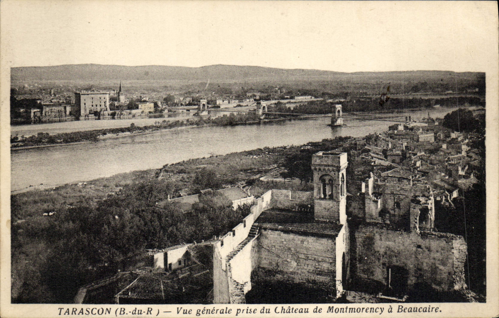 CPA Tarascon Vue Generale Prise du Chateau de Montmorency a Beaucaire