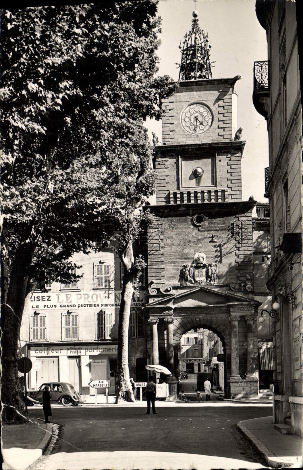 CPM Salon de Provence La porte beffroi de l'horloge