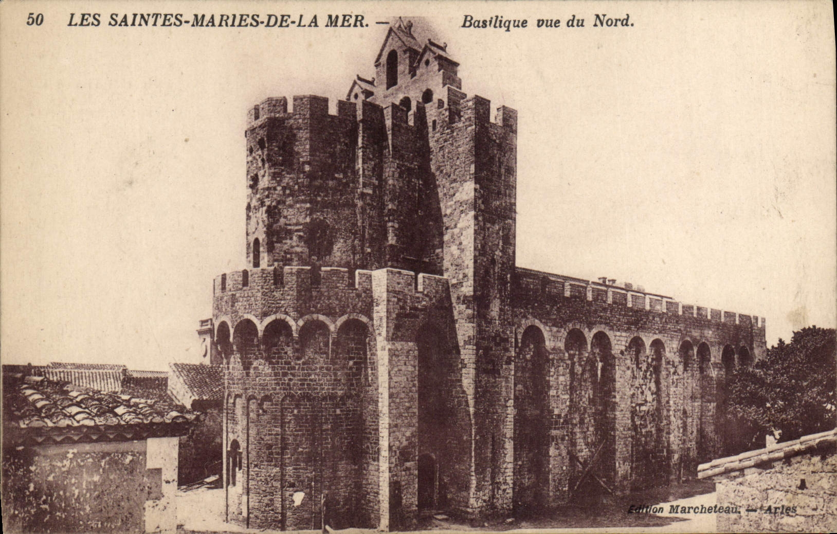 CPA Les Saintes Maries De La Mer Basilique Vue du Nord