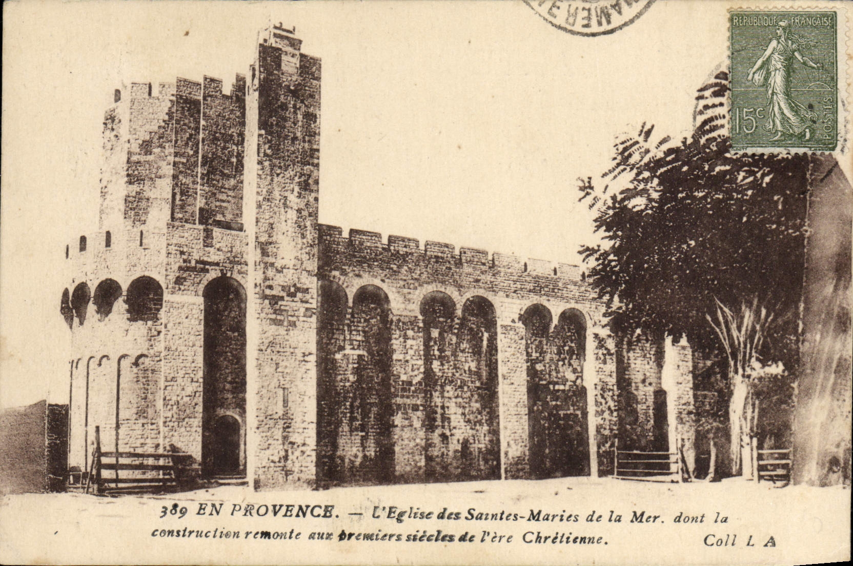 CPA Les Saintes Maries De La Mer L'eglise