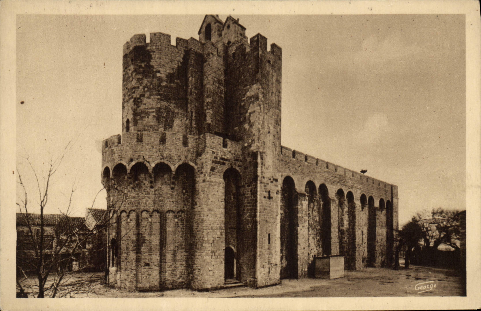 CPA Les Saintes Maries De La Mer L'Eglise