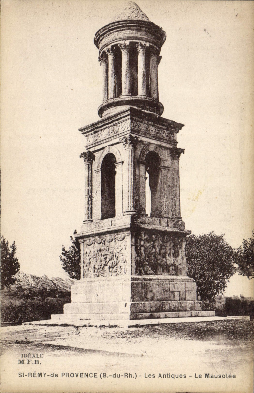 CPA Saint Remy De Provence Le Mausolee