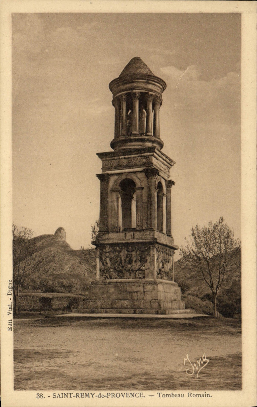 CPA Saint Remy De Provence Tombeau romain