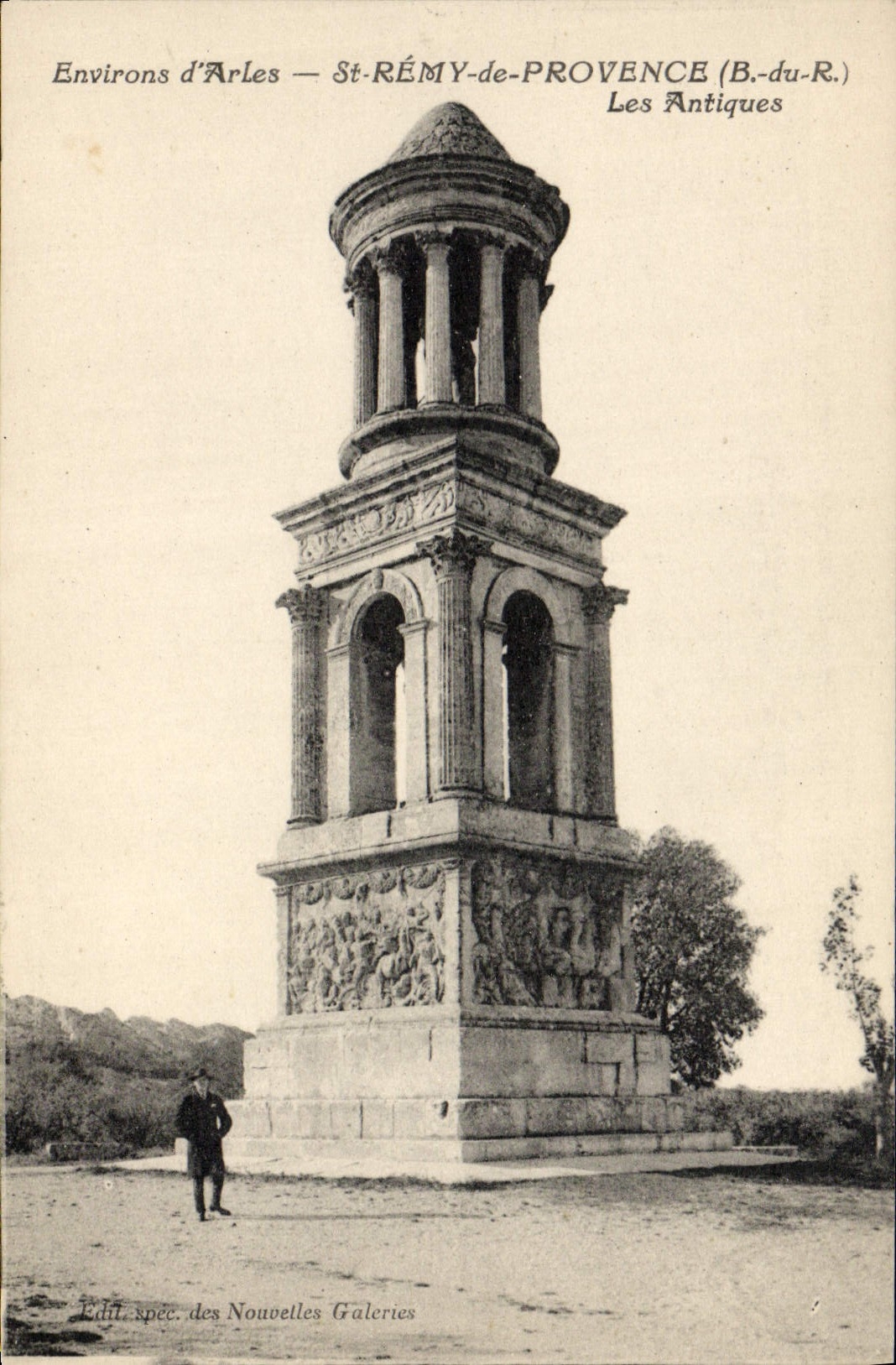 CPA Saint Remy De Provence Les antiques