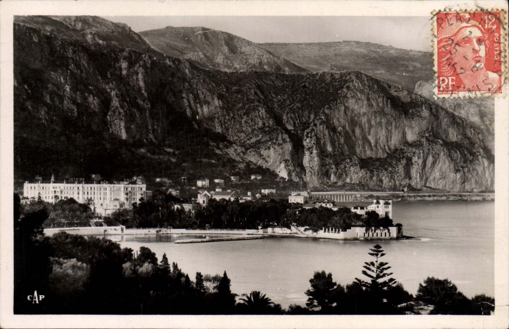 CPA Beaulieu Sur Mer Vue Sur L'Hotel Bristol