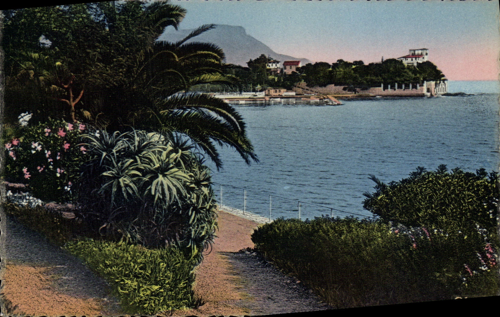 VINTAGE POSTCARD Beaulieu the Point of Fourmie