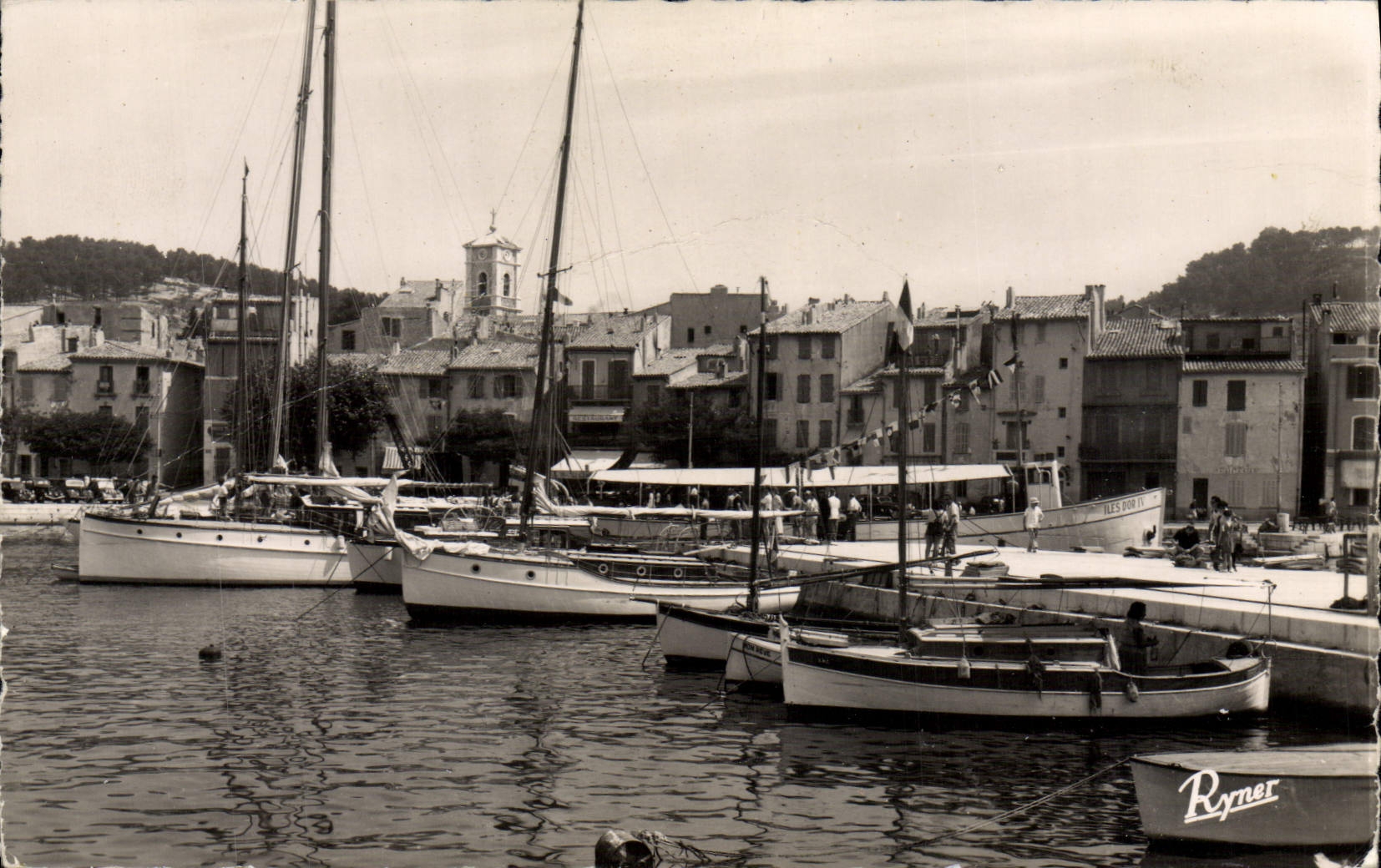 Grosella negra de la POSTAL de la VENDIMIA los barcos portuarios