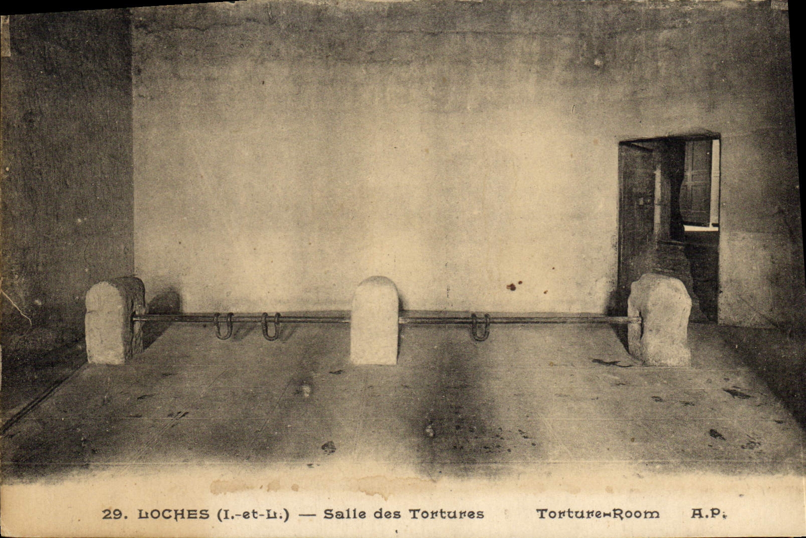 CPA Loches Salle des Tortures 