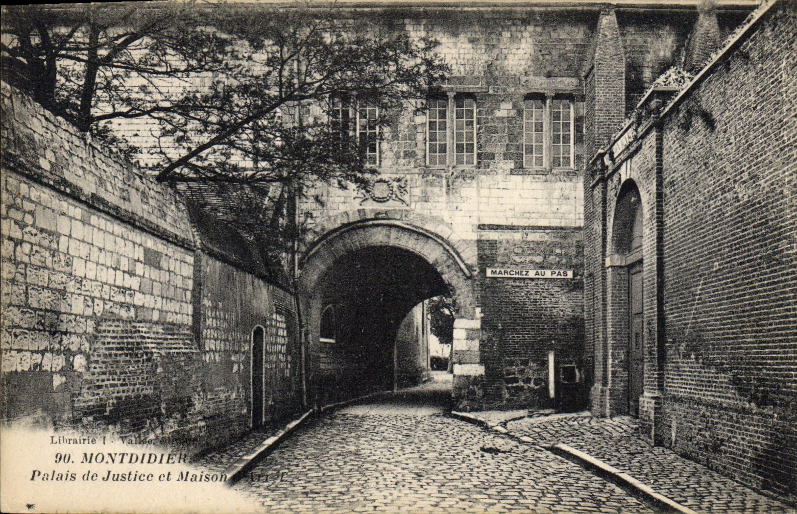 VINTAGE POSTCARD Montdidier Law courts and House