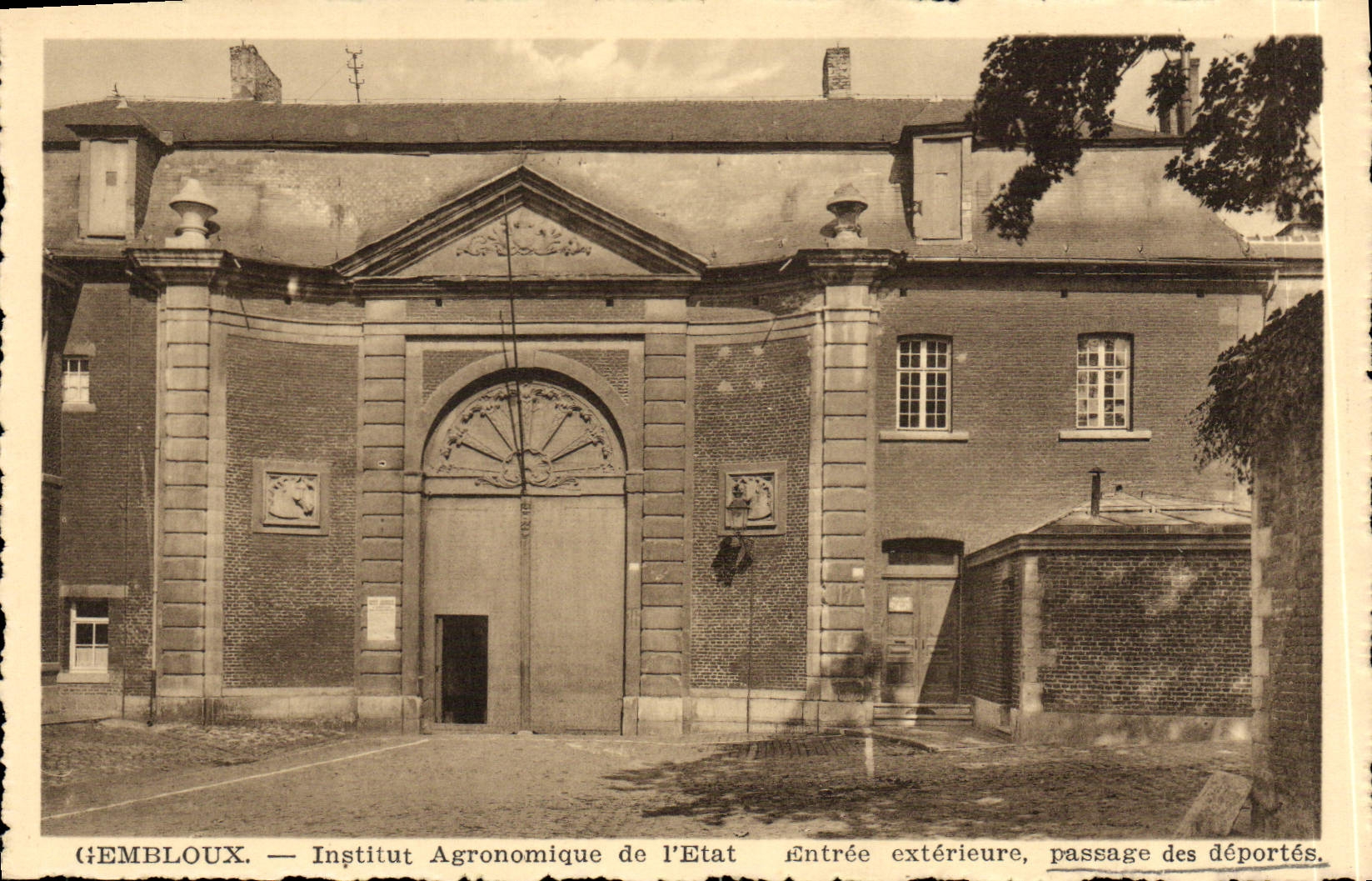 CPA Gembloux Institut Agronomique de L'Etat Entree exterieure passage des deportes