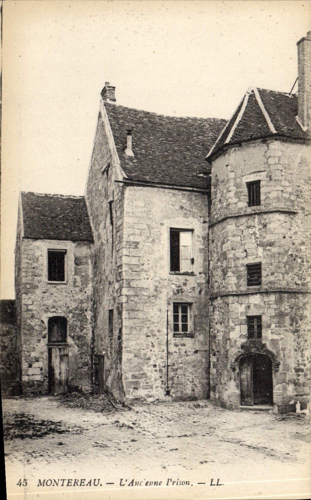 VINTAGE POSTCARD Montereau the Old Prison