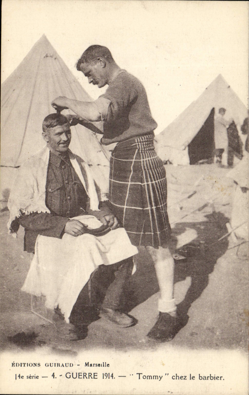 CPA Militaria Coiffeur Perruquier Tommy chez le barbier