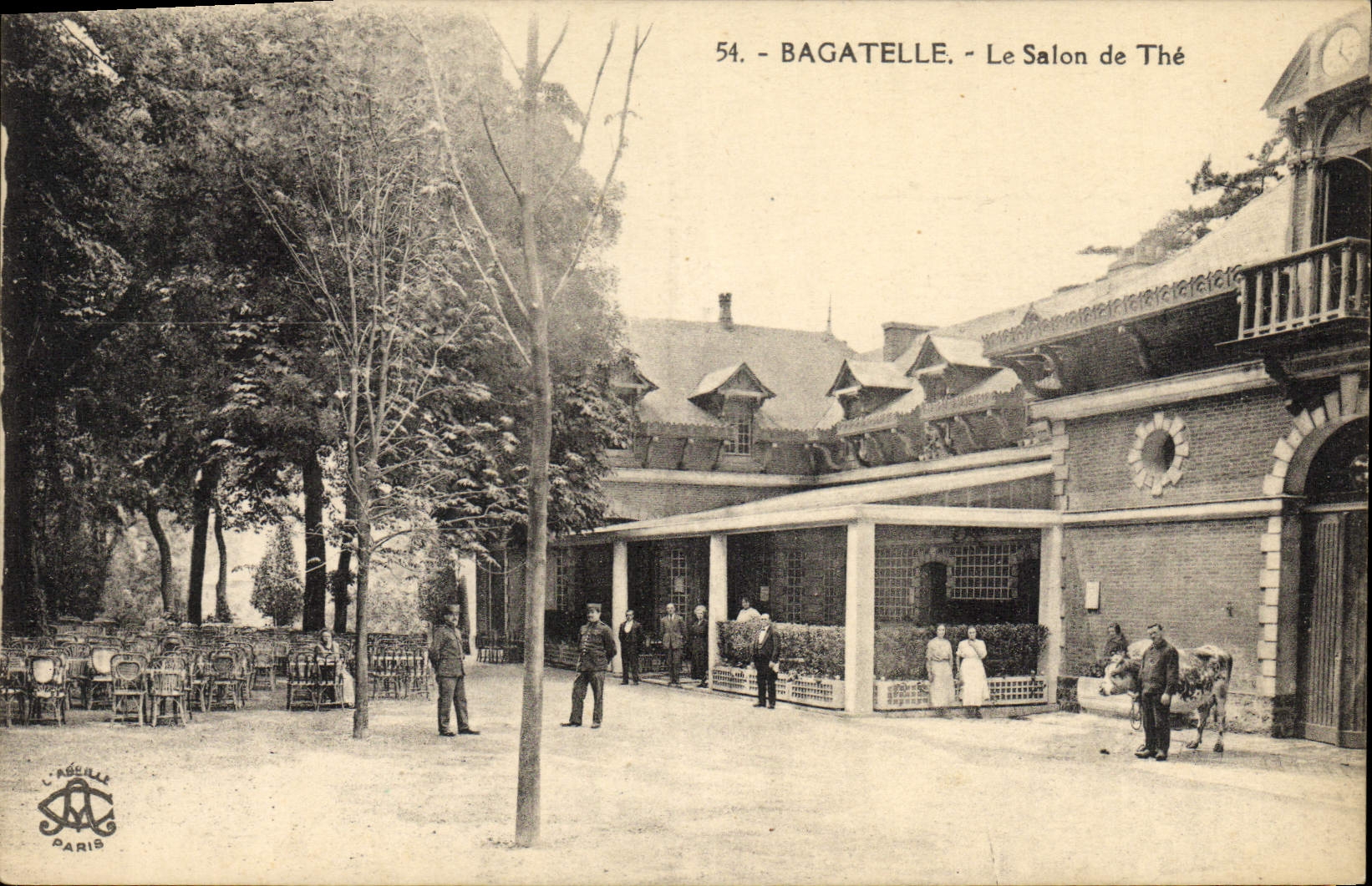 VINTAGE POSTCARD Trifle Living room of the