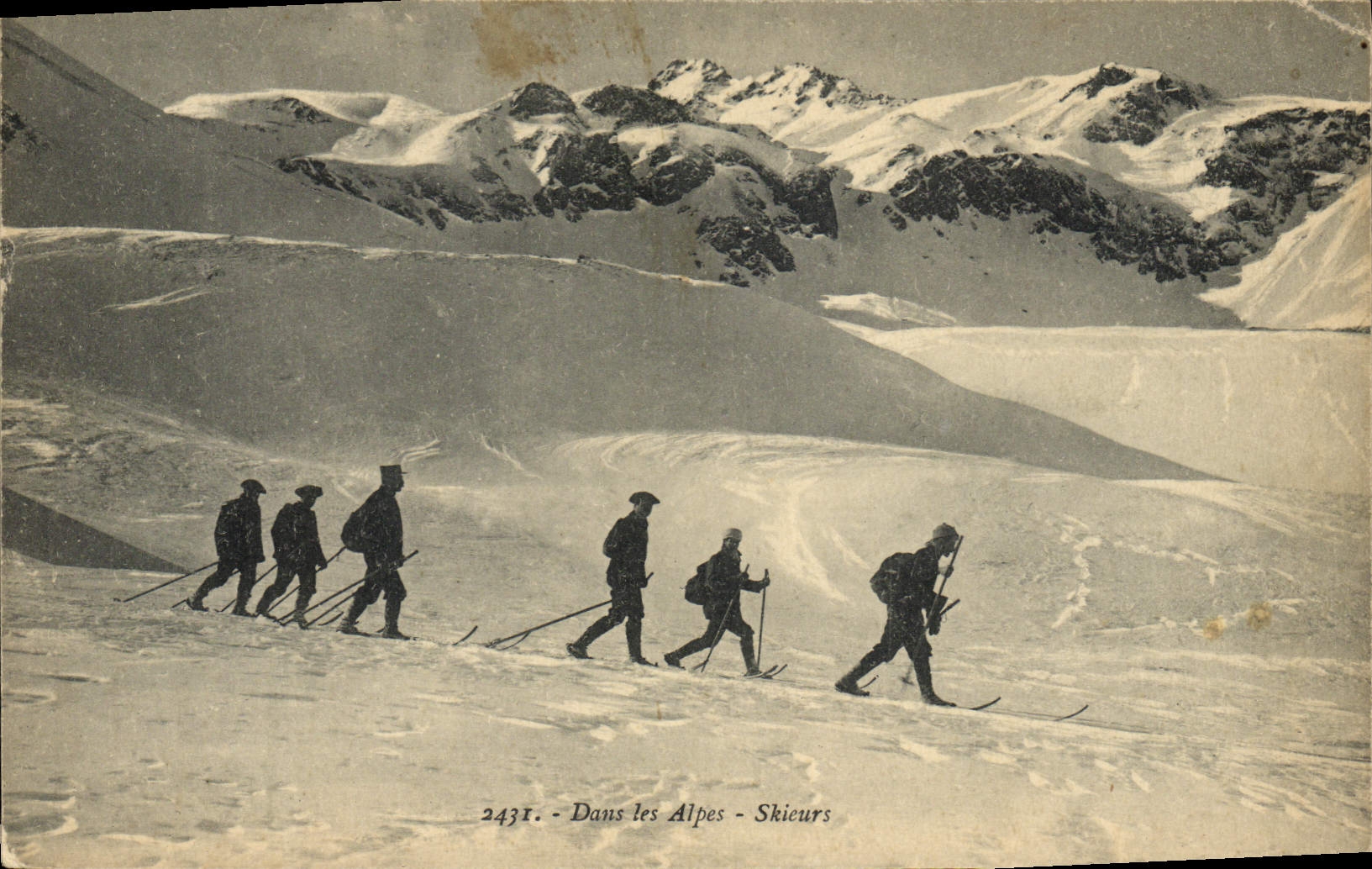 CPA Sports d'hiver Ski Dans les alpes Skieurs