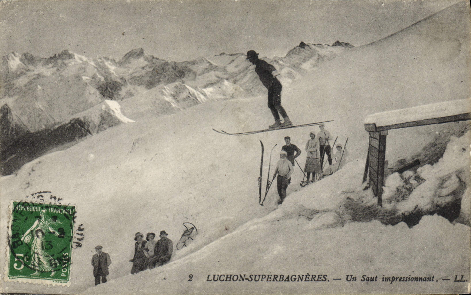 CPA Sports d'hiver Ski Luchon Superbagneres Un saut impressionant