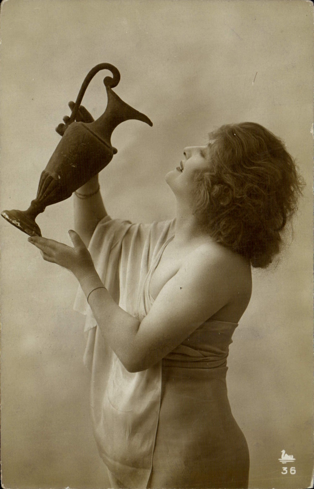 CPA Femme nu erotique 