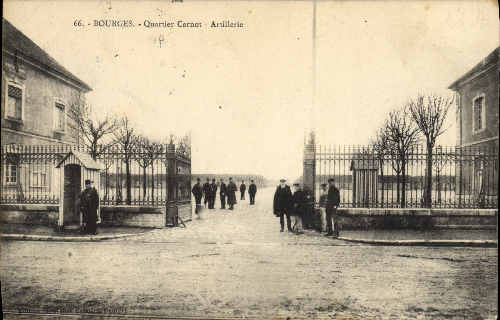 CPA Militaria Bourges Quartier Carnot Artillerie 