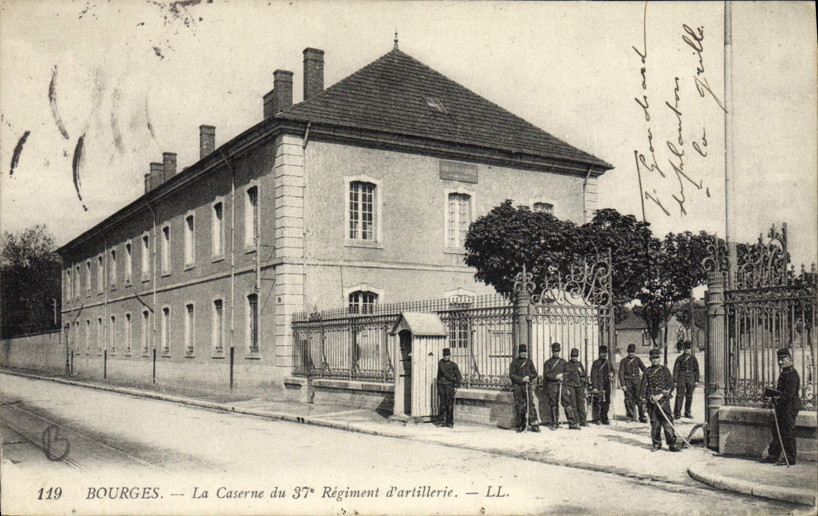 POSTAL Militaria Bourges de la VENDIMIA los cuarteles del regimiento 37eme de la artillería