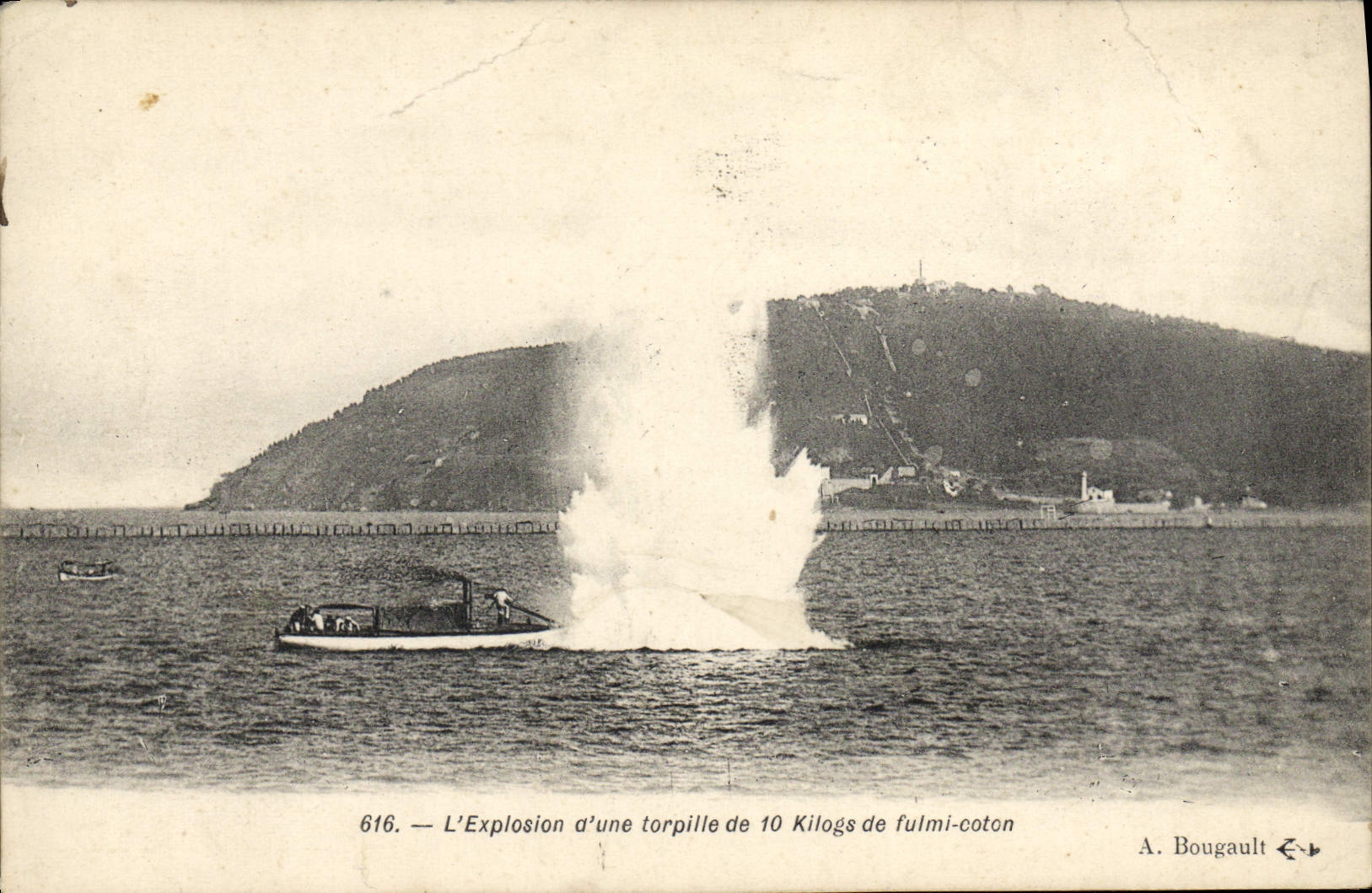 CPA Bateau Explosion d'une torpille de 10 kilogs de fulmi coton 