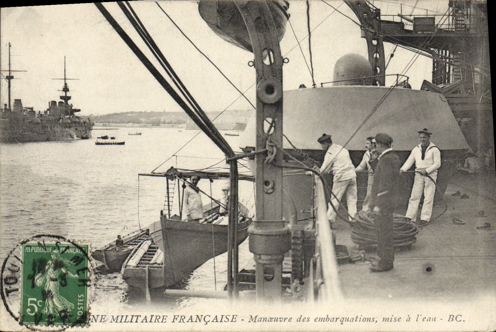 VINTAGE POSTCARD Bateau Operates embarquations launched
