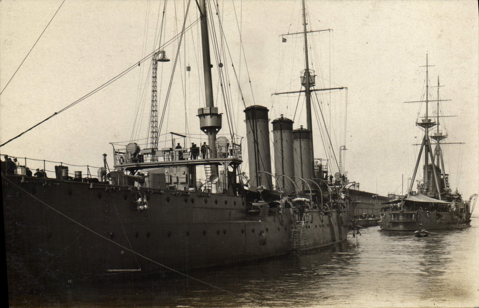 CARTE PHOTO Bateau Guerre
