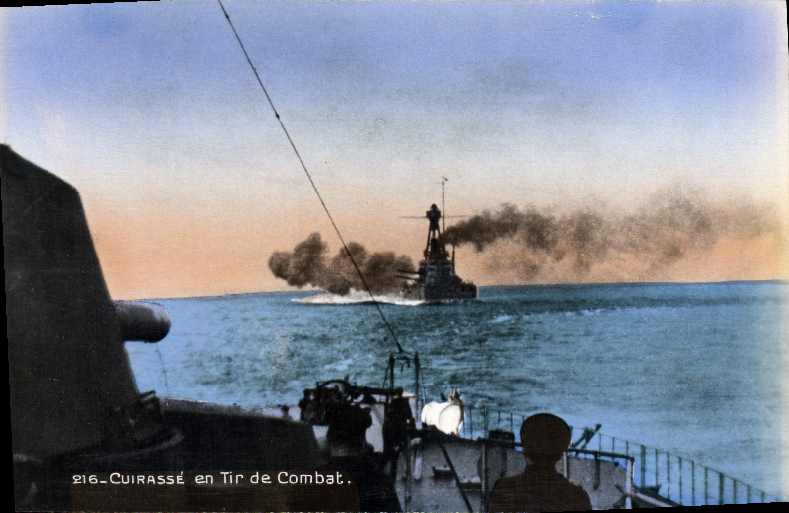 CPA Bateau Cuirasse en tir de combat