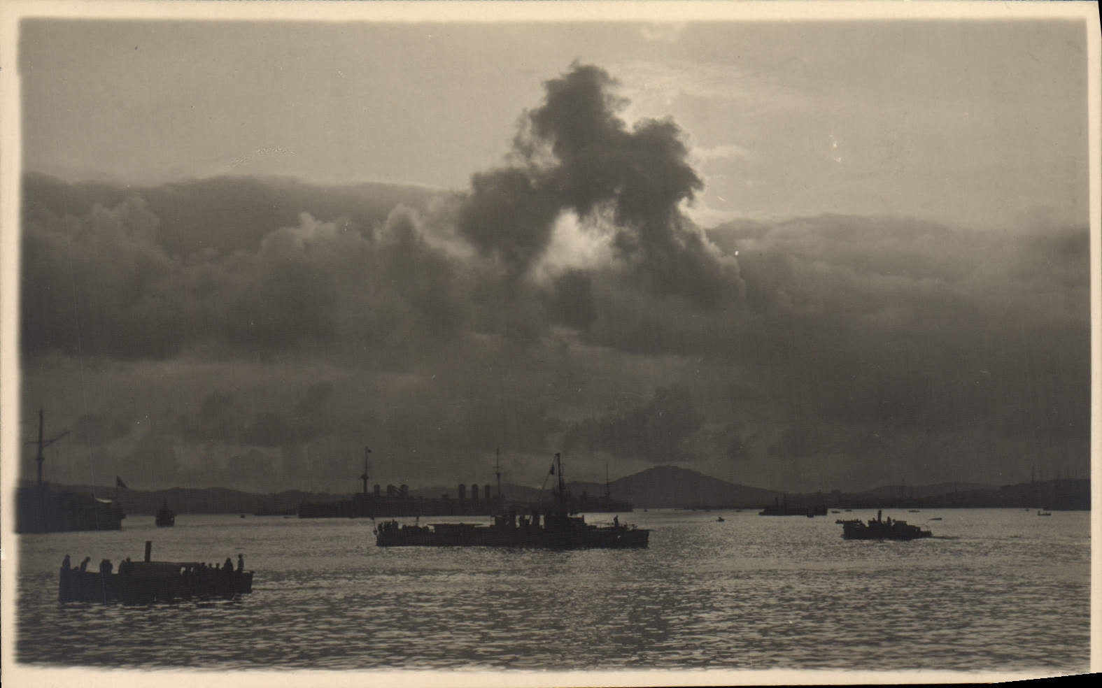 CPA Bateaux de guerre