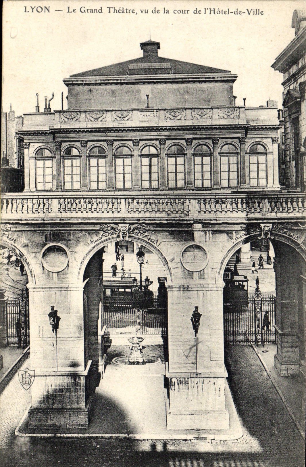 VINTAGE POSTCARD Lyon the large Theater seen of the court of the town hall Tram