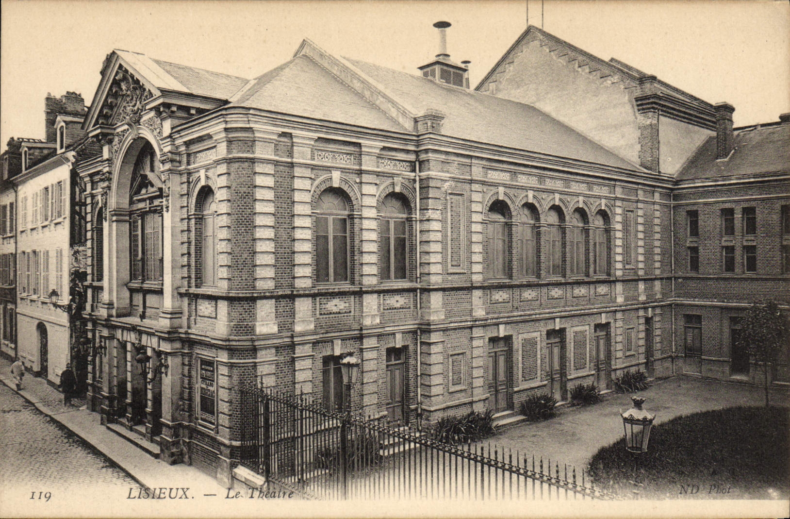 CPA Lisieux Le Theatre 