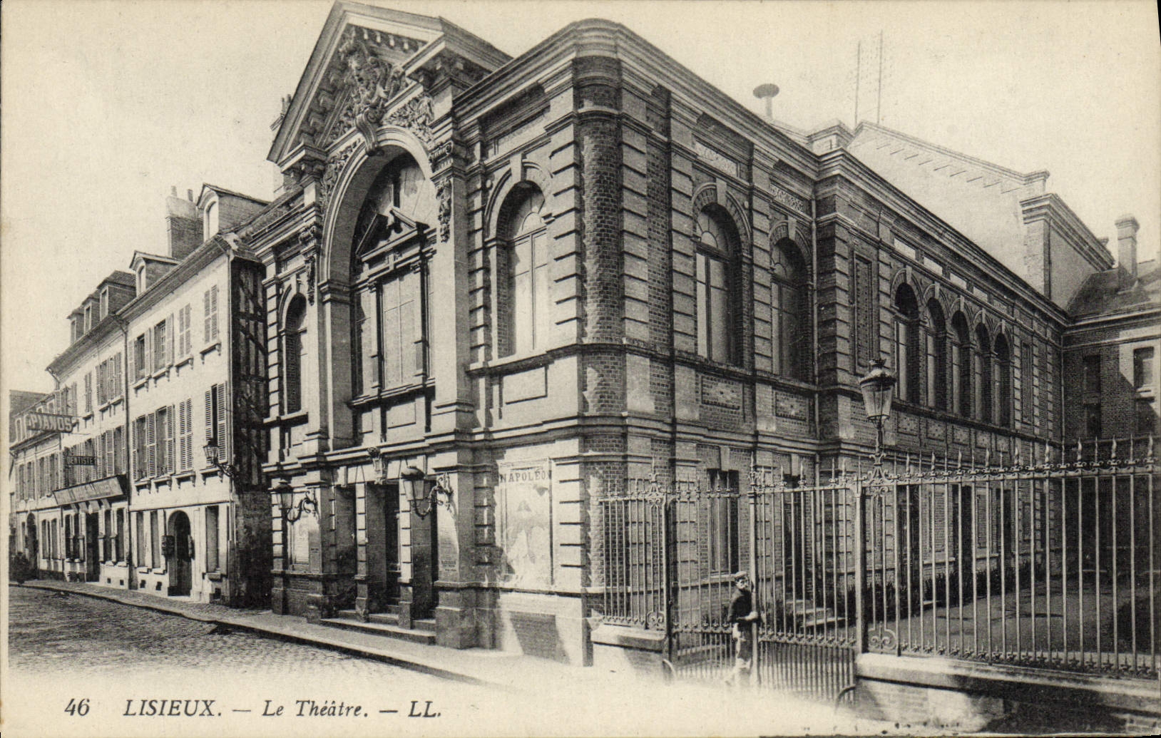 CPA Lisieux Le Theatre 
